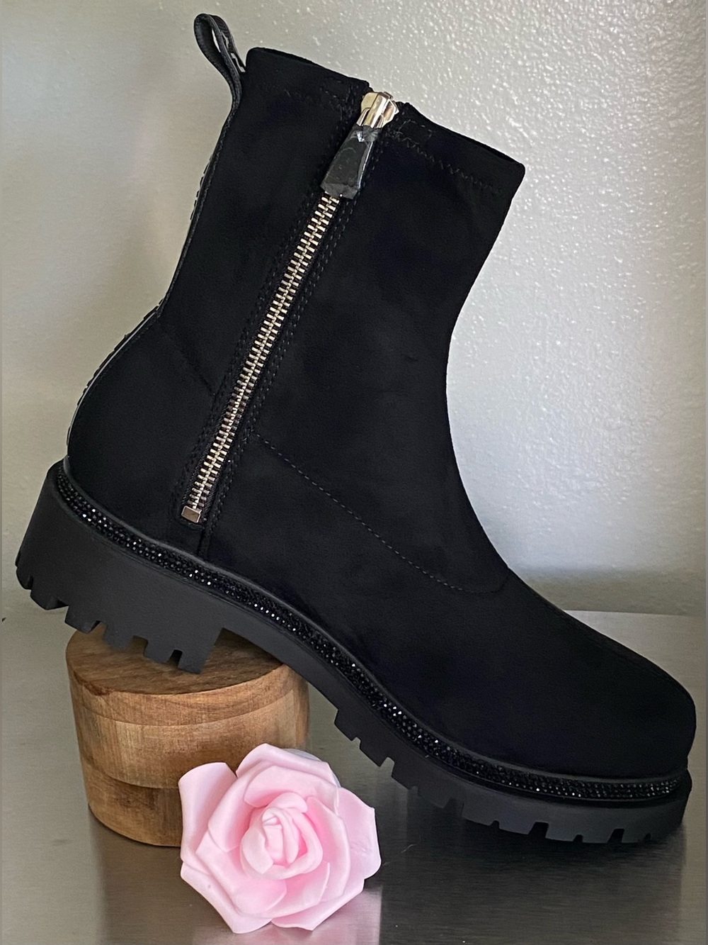 DKNY BLACK ZIP UP CHIC MOTO ANKLE BOOTS